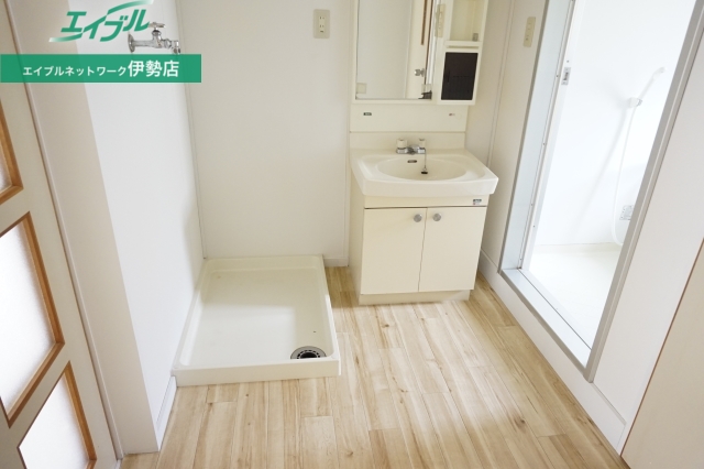洗面設備　別部屋参考写真です