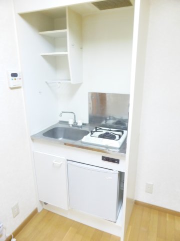 キッチン　コンパクトなキッチンで掃除もラクラク