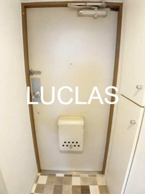玄関　玄関にはシューズボックス付きです！