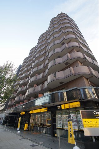 建物外観　外壁タイル貼のマンションです。
