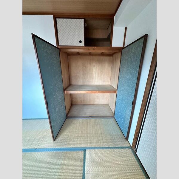 収納　広々押し入れ付きです
