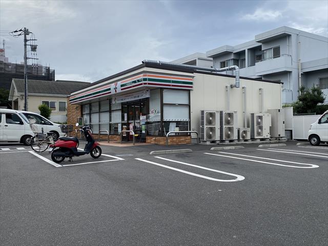 コンビニ　セブンイレブン（コンビニ）まで235m