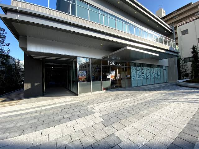 スーパー　東武ストア北千住店（スーパー）まで366m