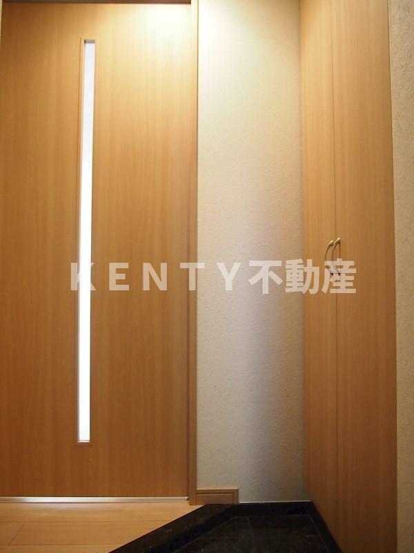 玄関　収納もある玄関です
