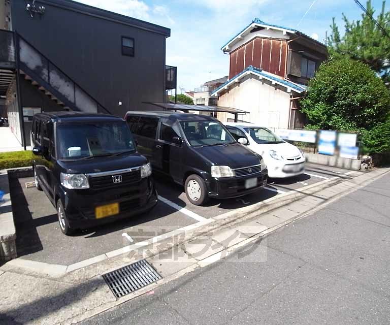 駐車場　敷地内駐車場です（空き要確認）。