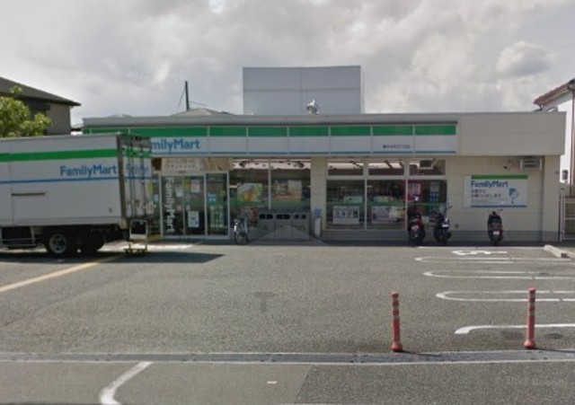 コンビニ　ファミリーマート　豊中本町五丁目（コンビニ）まで352m