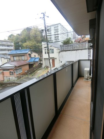 バルコニー　バルコニーは南西向きなので、お洗濯物はお昼からでも乾きそう♪