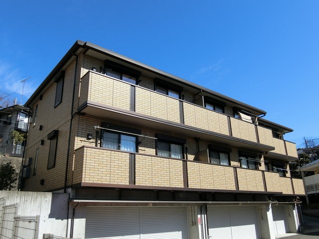 建物外観　複数沿線利用できる「日吉」駅まで徒歩10分！通勤通学・お買物