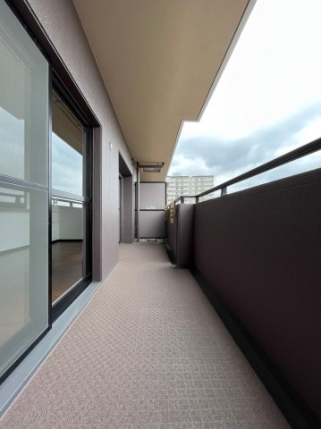 バルコニー　同物件、別号室の写真です。