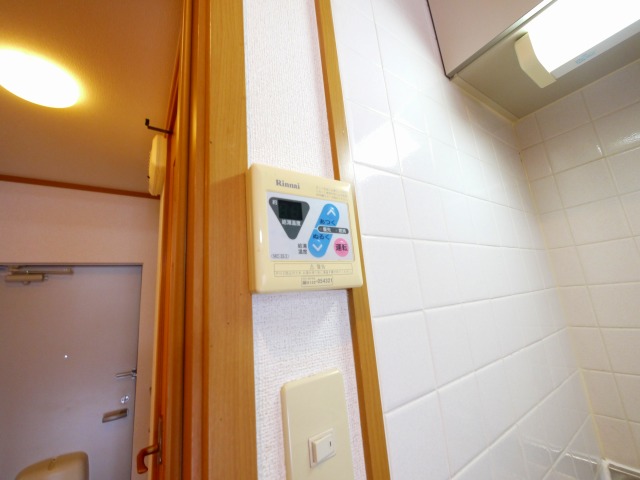 その他設備　給湯リモコンです