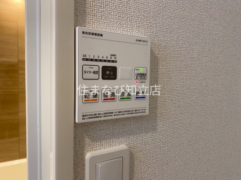 洗面設備　反転同型タイプ