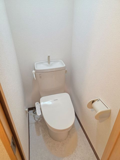 トイレ　嬉しい温水洗浄便座♪