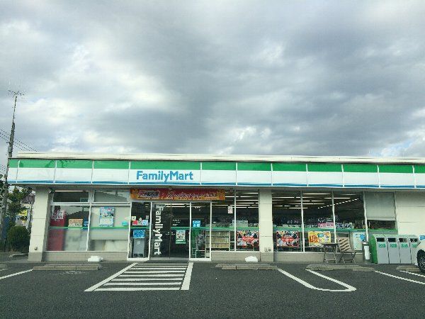 コンビニ　ファミリーマーM・Y横浜市大病院前店（コンビニ）まで728m