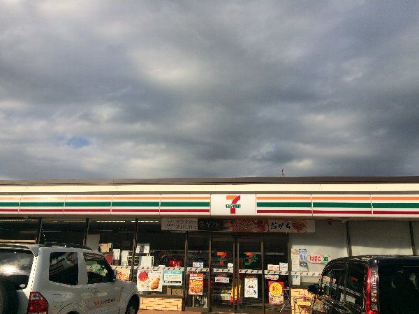 コンビニ　セブン‐イレブン 横浜福浦１丁目店（コンビニ）まで825m