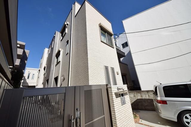 建物外観　オートロック物件