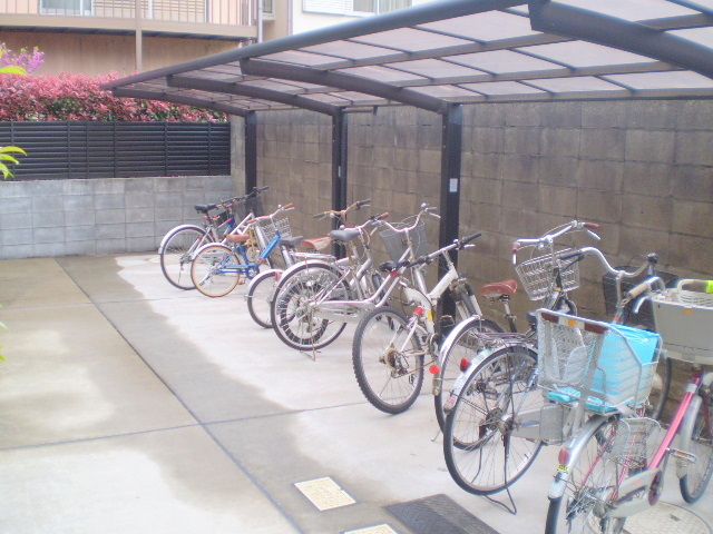 その他共有部分　★屋根付きで雨の日も安心の駐輪場★
