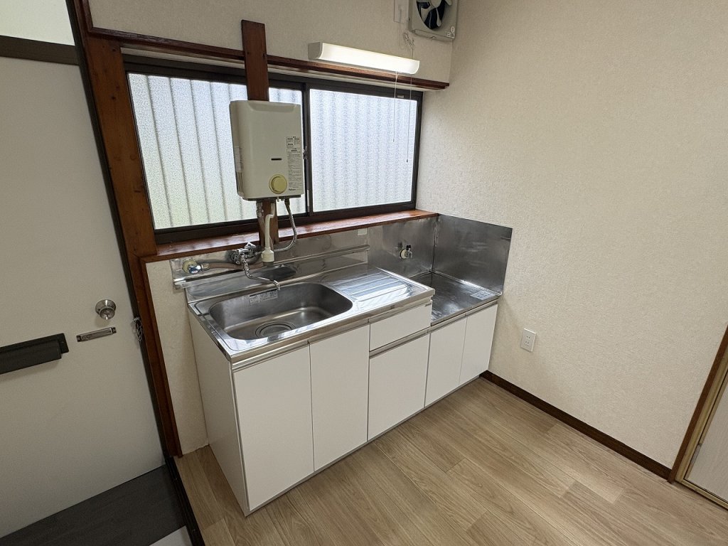 キッチン　給湯器・２口ガスコンロ設置可