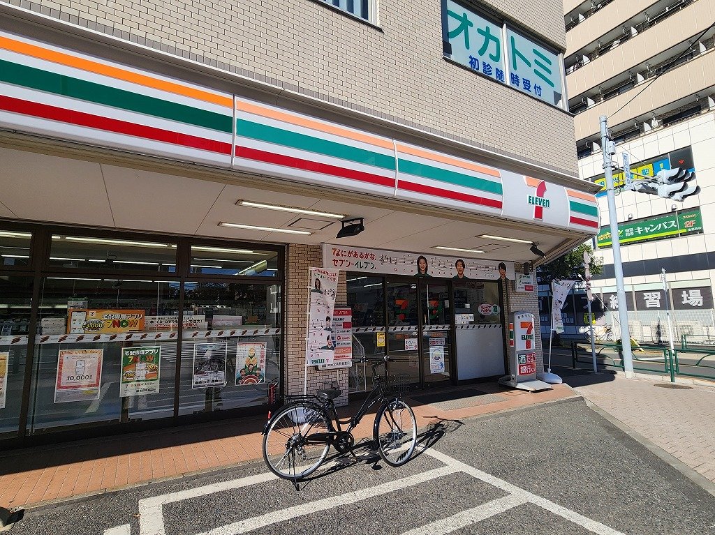 コンビニ　セブンイレブン（コンビニ）まで200m