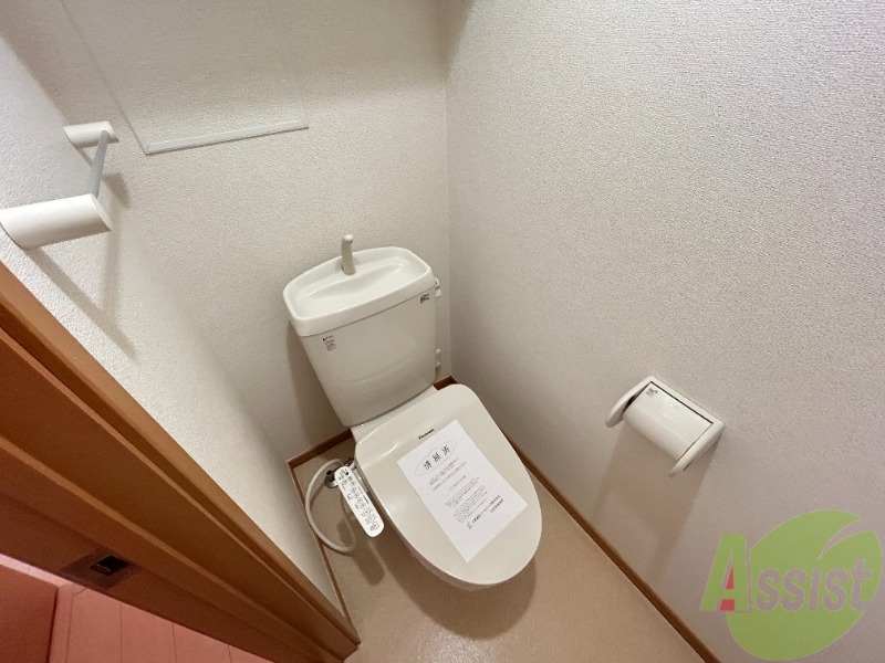 トイレ　トイレはシンプルかつオーソドックスですが清潔感があります。