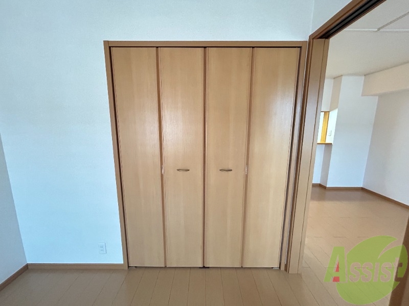収納　収納は数も広さもあり良い感じです。荷物が多い方もＯＫです。