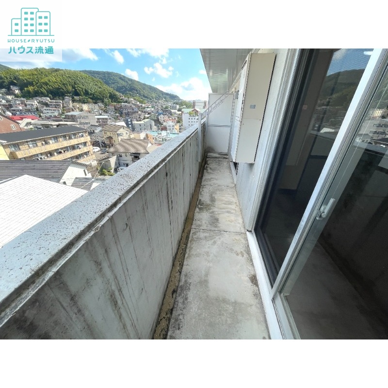 バルコニー　※写真は別号室です。