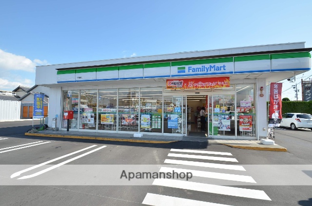 コンビニ　ファミリーマート（コンビニ）まで149m
