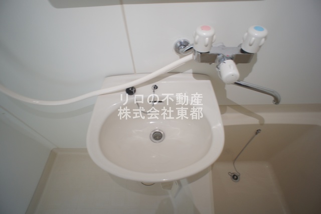 洗面設備　洗面台もついているので、ここで洗顔できますね☆