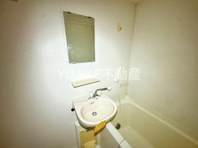 洗面設備　別号室のお写真になります。現況優先。