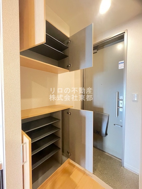 その他　上下に分かれているタイプの下駄箱です♪