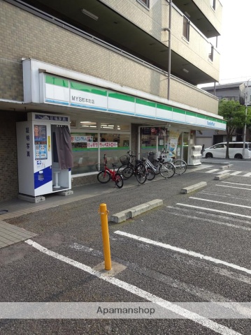 コンビニ　ファミリーマート（コンビニ）まで106m
