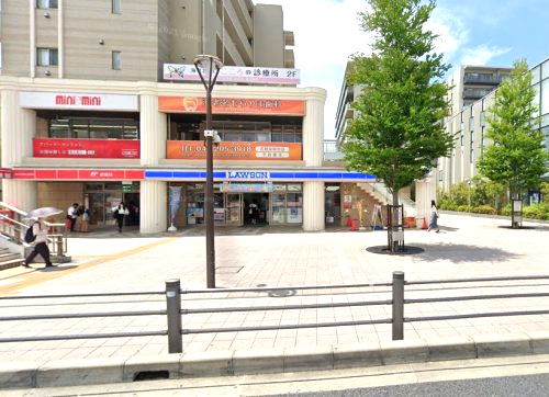 コンビニ　ローソン 海老名駅西口店（コンビニ）まで734m