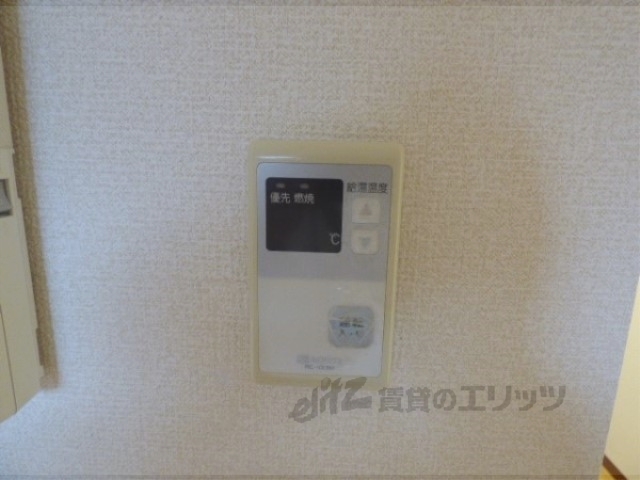 その他設備　給湯器リモコン