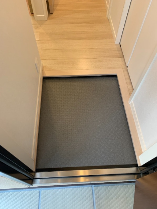 玄関　別部屋の写真です。