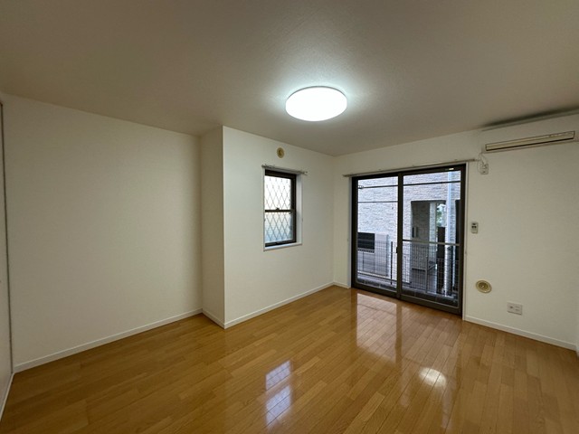 居室・リビング　※参考写真※南東向き洋室8.1帖☆バルコニーに繋がる角部屋二