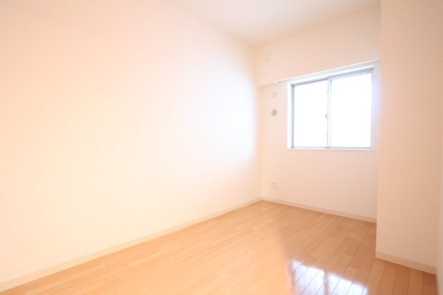 その他部屋・スペース　お持ちの家具の配置を考えると洋室のお部屋が暮らしやすいという