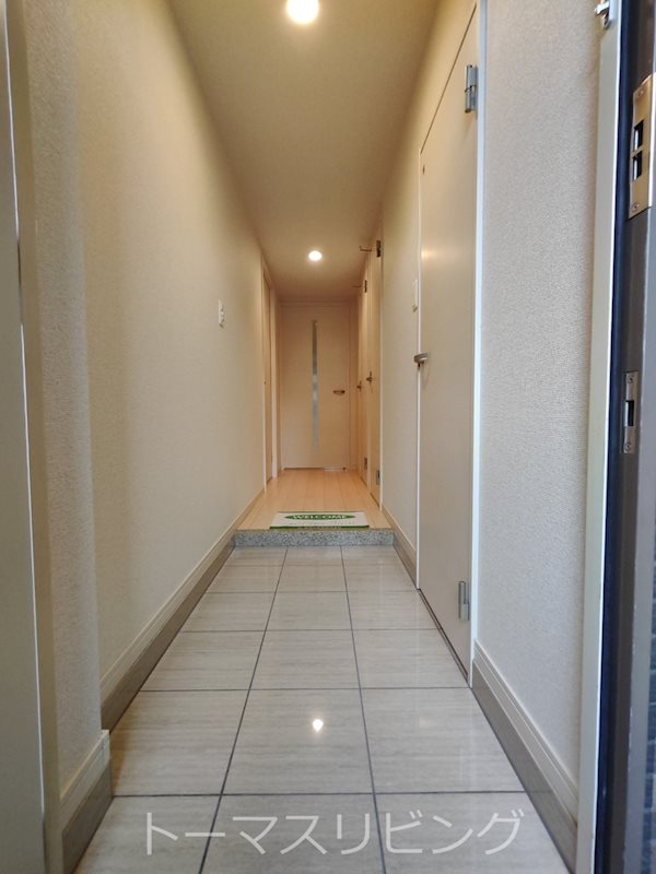 玄関　※別号室の参考写真になります。