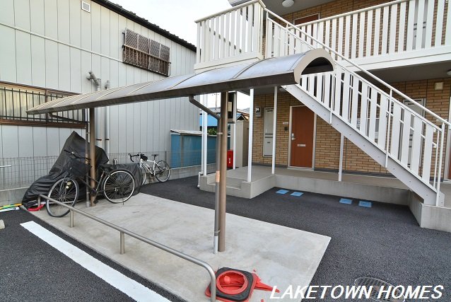 その他共有部分　敷地内に屋根付き駐輪場があります。