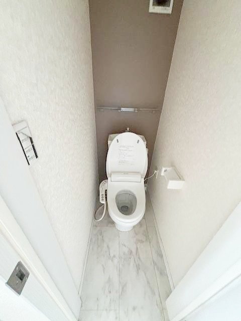 トイレ　温水洗浄便座