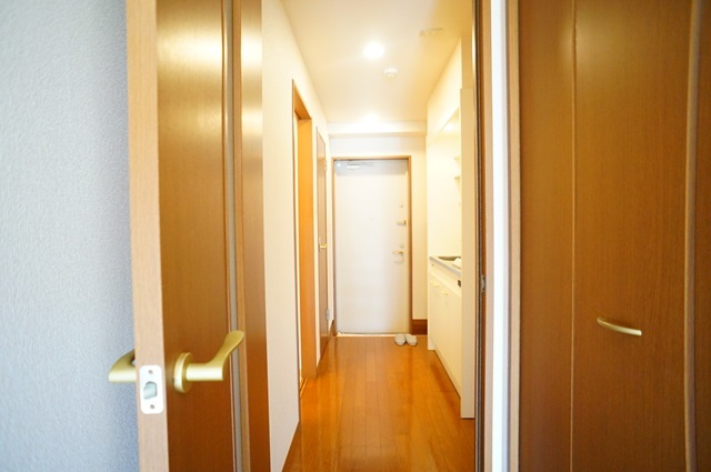 玄関　※別部屋参考写真