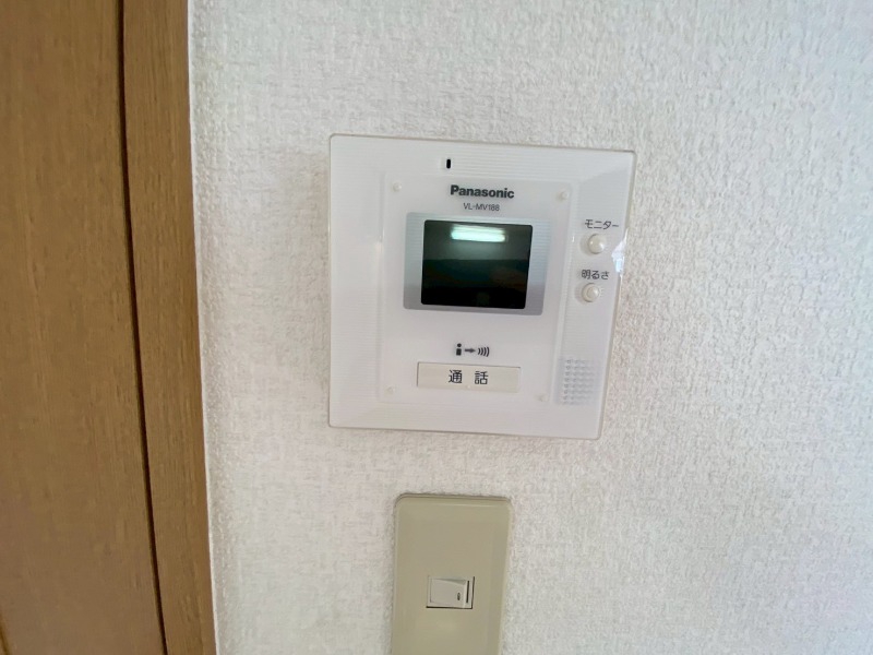 セキュリティ　ＴＶモニター付インターホンです。来客者の顔が見えるので安心！