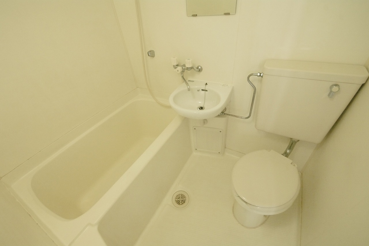 トイレ　浴室内にトイレがあります♪
