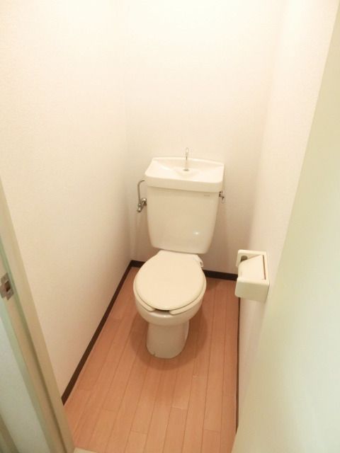 トイレ　清潔感のあるトイレです