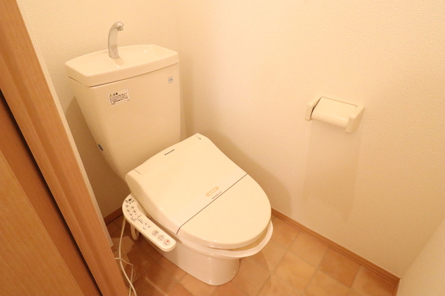 トイレ　温水洗浄暖房便座