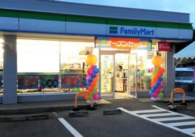 コンビニ　ファミリーマート岡村店（コンビニ）まで787m