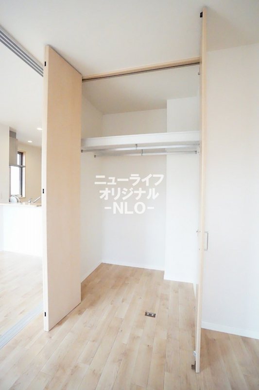 その他設備　天井高を活かしたハンガーパイプ付きクローゼット☆