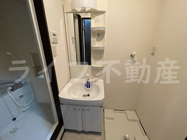洗面設備　独立洗面化粧台が付いています