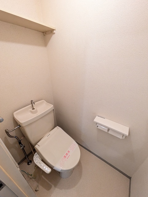 トイレ　★トイレは嬉しい洗浄機能付き便座です♪★