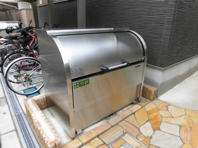 その他共有部分　専用のゴミ置きＢＯＸも設置されています