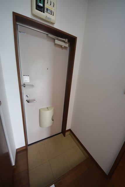 玄関　※同建物別室の室内参考写真です