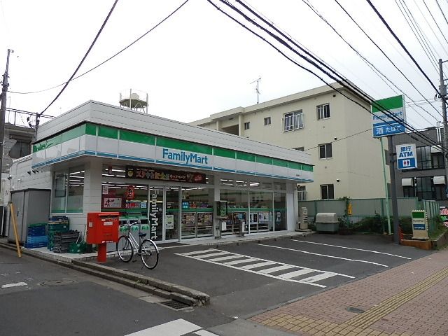 コンビニ　ファミリーマート（コンビニ）まで130m